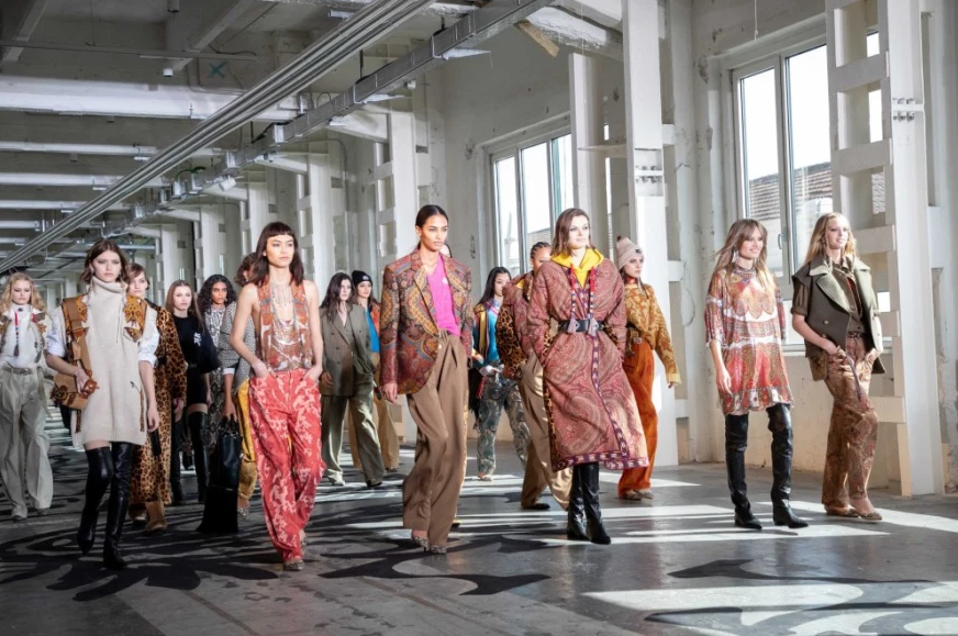 The 4 fashion trends seen at the Etro Fall-Winter 2021-2022 show – PROMOSTYL