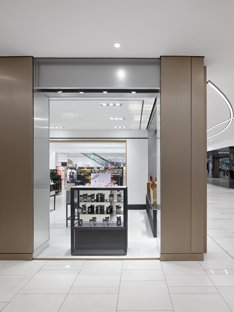 The Store Holt Renfrew Gets a Makeover – PROMOSTYL