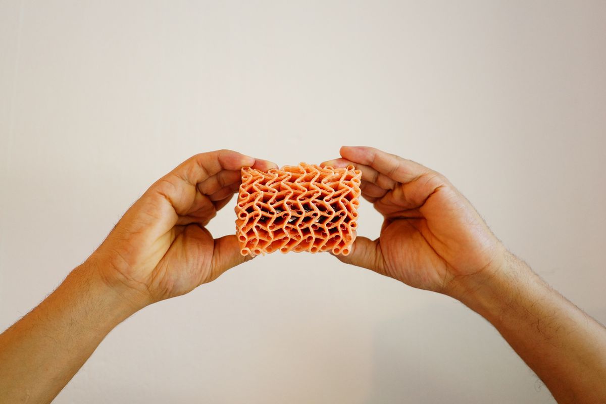 This image is a picture that shows the structure of the printed textile that is the Dezeen.